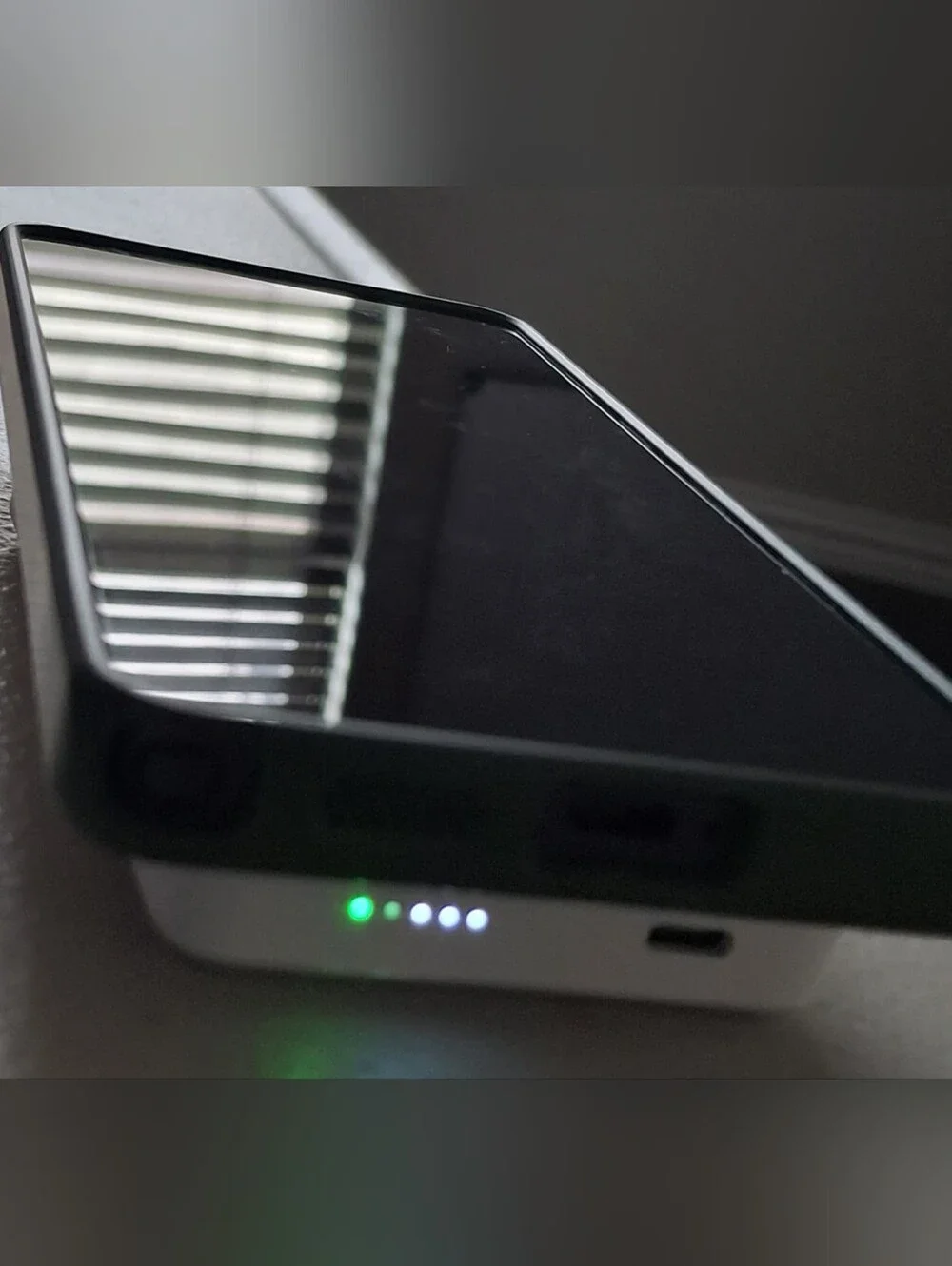 Magnetic wireless power bank 10000 mAh charger for iPhone Samsung smartphones